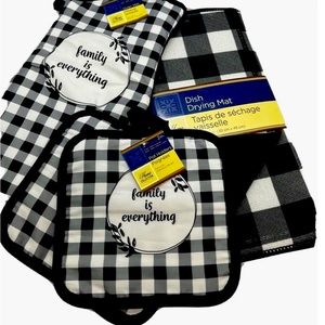 One Oven Mitt and Two Pot Holders And One Dish Drying Mat For Your Kitchen